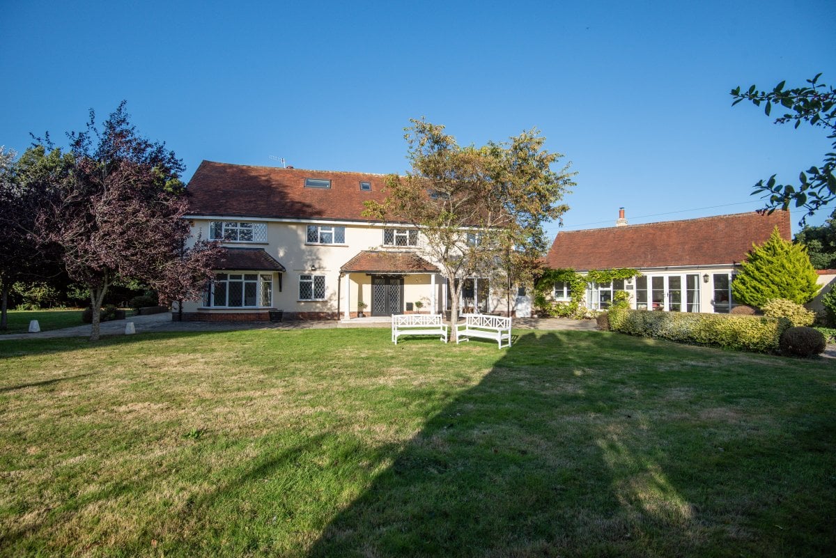 Angmering on Sea Beach House Mansion with Hot Tub, Sussex